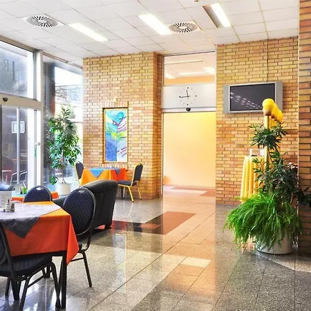 ホテル Olympik Congress 3*